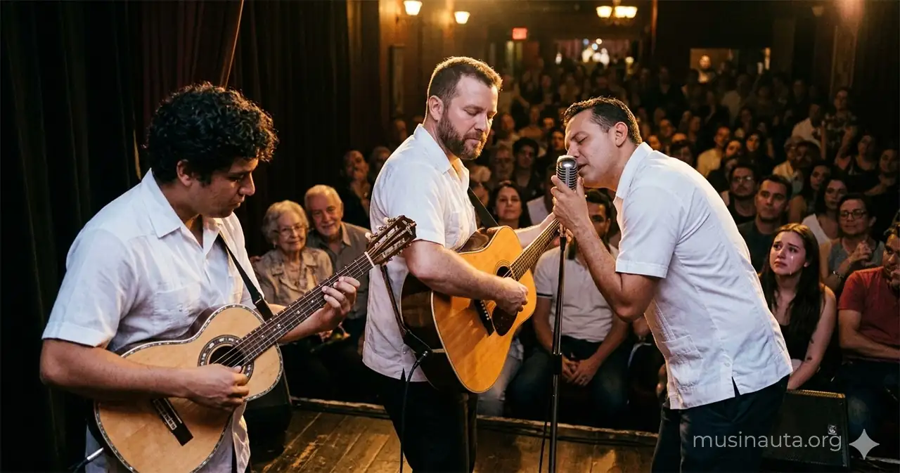 Trío de músicos con guitarra, requinto y micrófono en un escenario íntimo iluminado en cálido dorado ante público emocionado